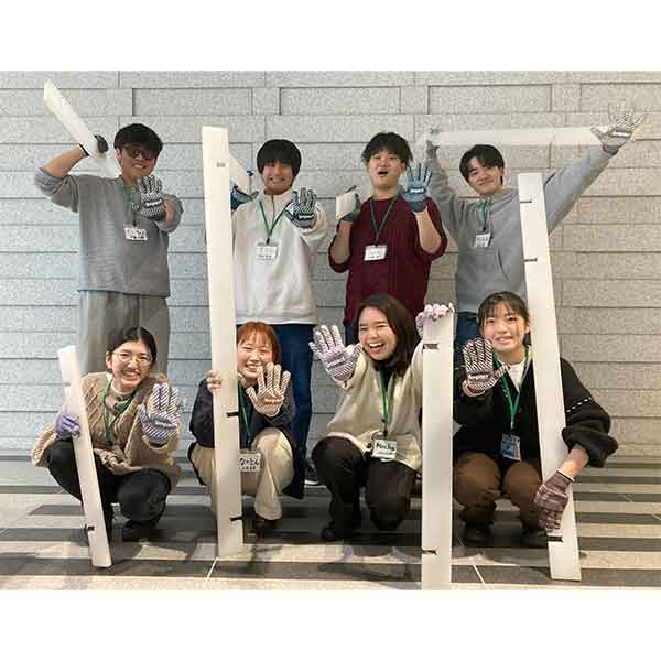 24年2月に着任したあしなが学生募金事務局の新任役職者らに対し、3月2日にリーダーシップ研修を提供しましたのでご報告します。本研修は、彼らに対して年間を通して、合計3回提供するプロボノ研修プログラムの第1回目となります。第2回目は6月、第3回目は7月に実施予定です。彼らが率いる春の全国一斉街頭募金は、4月20日、21日、27日、28日に開催予定です。