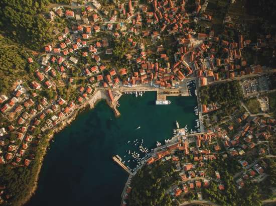 Riverine city